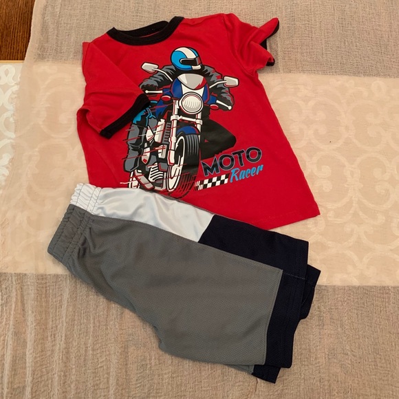 🥳Boys tees & short - Picture 2 of 3